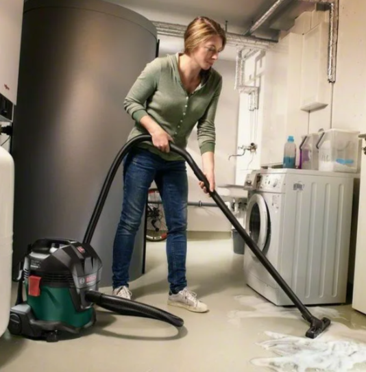 Уборка дома строительным пылесосом